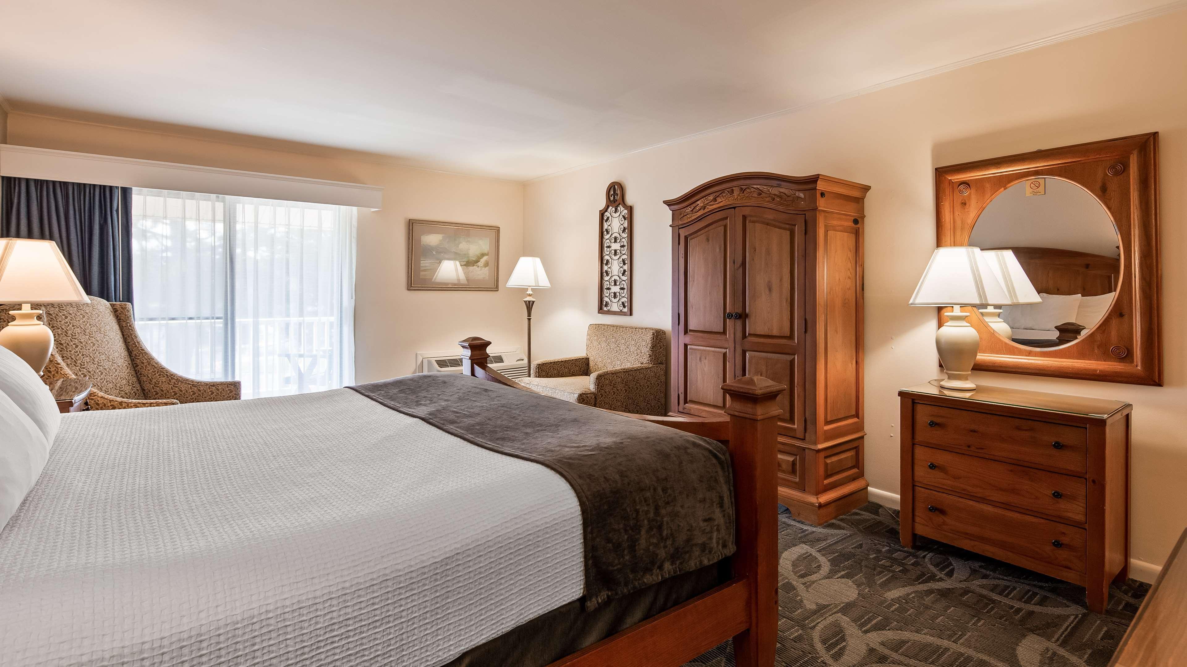 Western Island Hotel 3*