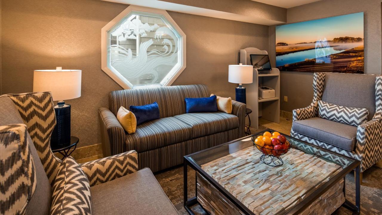 Western Island Hotel 3*