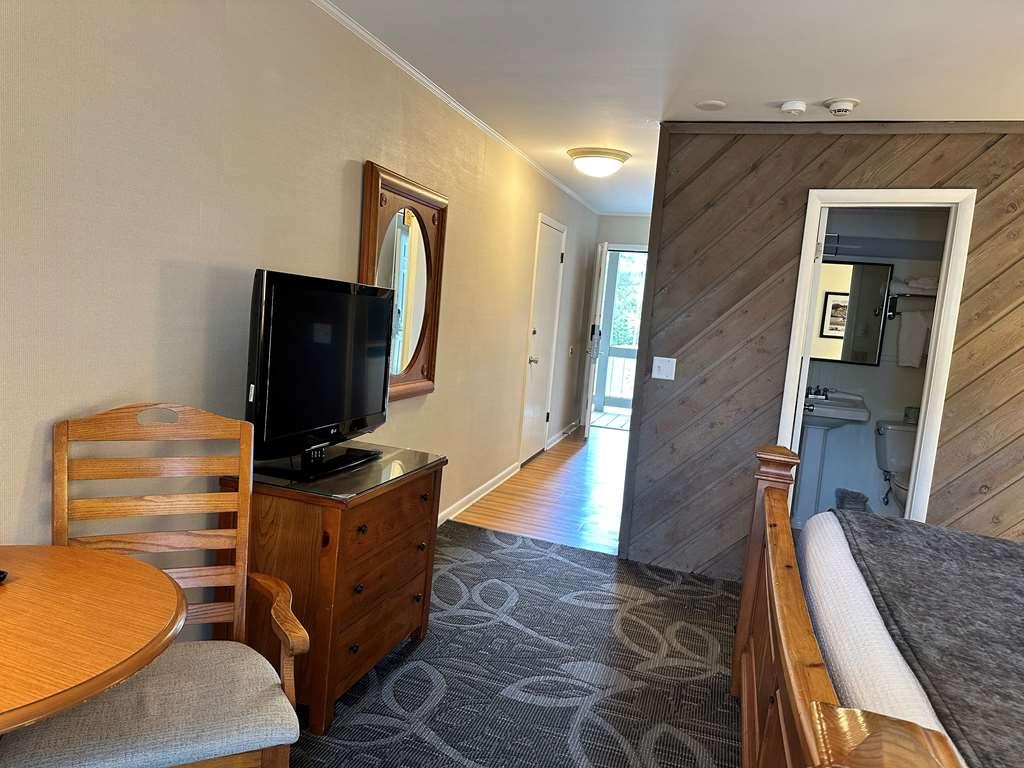 Western Island Hotel 3*